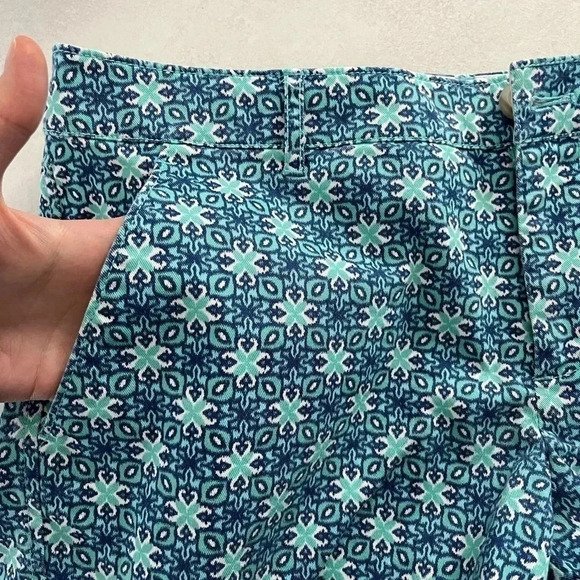 Lord & Taylor/ Shorts/ Patterned/ Size  US 10 - Picture 4 of 9